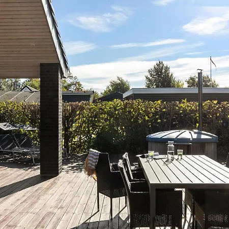 3 Bedroom Gorgeous In Feriehus
